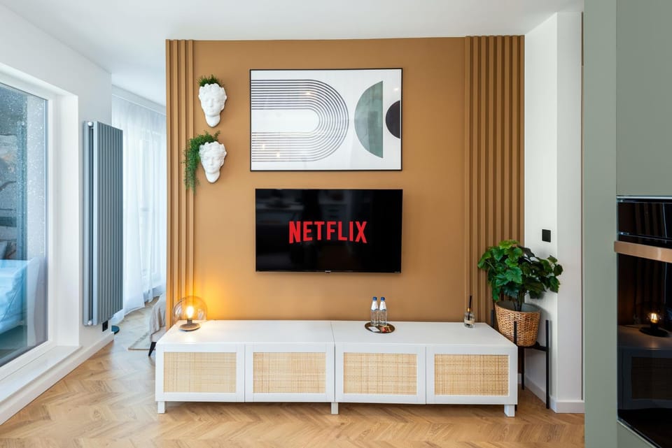 TV and multimedia, Evening entertainment