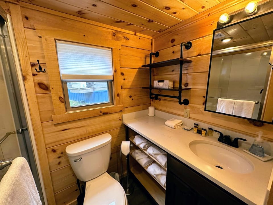 BMV8 Tiny Home village near Bretton Woods Chalet in Twin Mountain