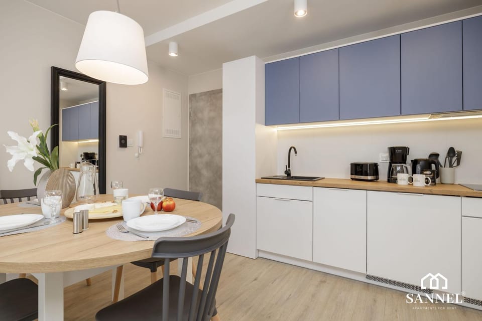 Coffee/tea facilities, Kitchen or kitchenette, Decorative detail, Decorative detail, Dining area, On site, stove, toaster