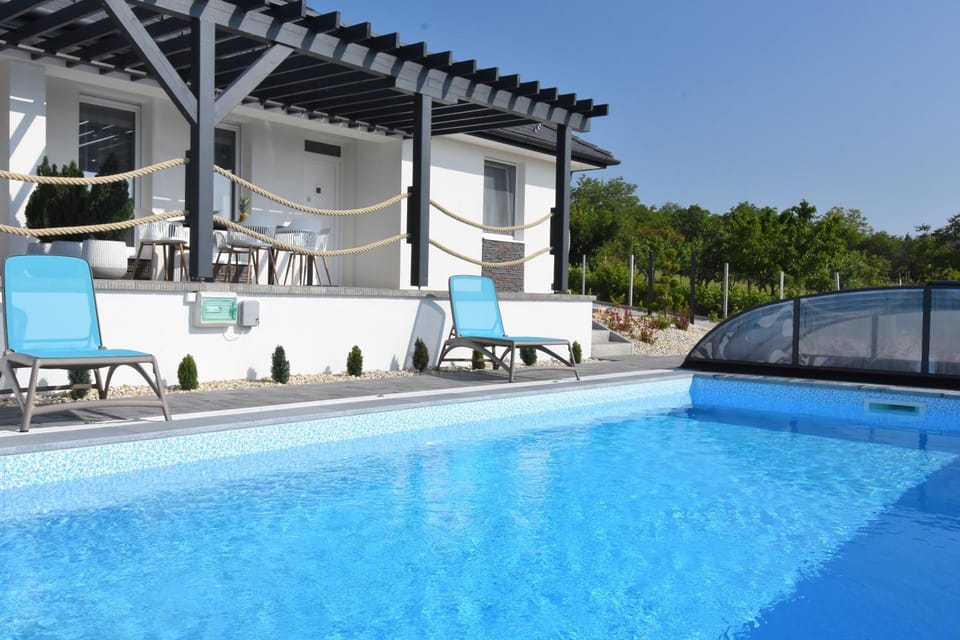 Balcony/Terrace, Swimming pool