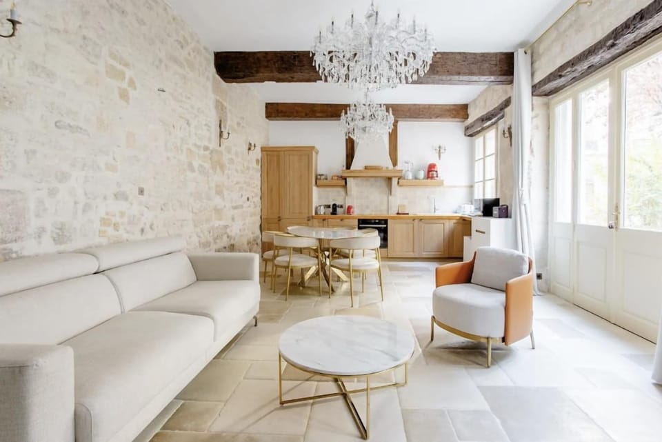 Kitchen or kitchenette, Living room, Seating area, Dining area