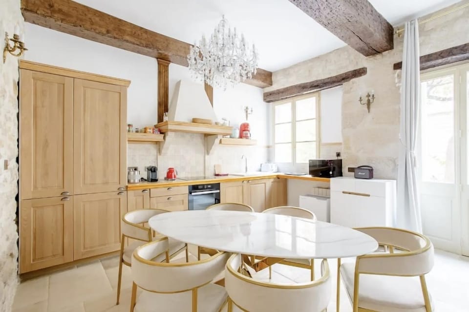 Kitchen or kitchenette, Dining area, minibar, pet friendly, stove