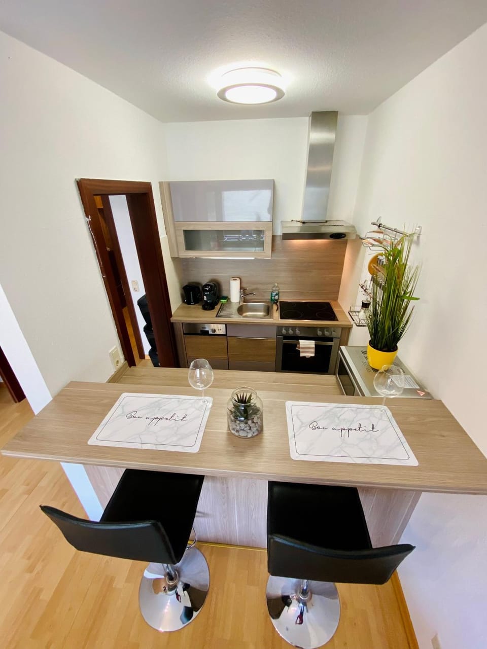 Kitchen or kitchenette, Dining area, minibar, stove