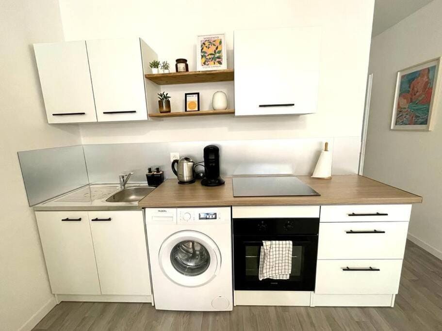 Coffee/tea facilities, Kitchen or kitchenette, pet friendly, stove, washing machine