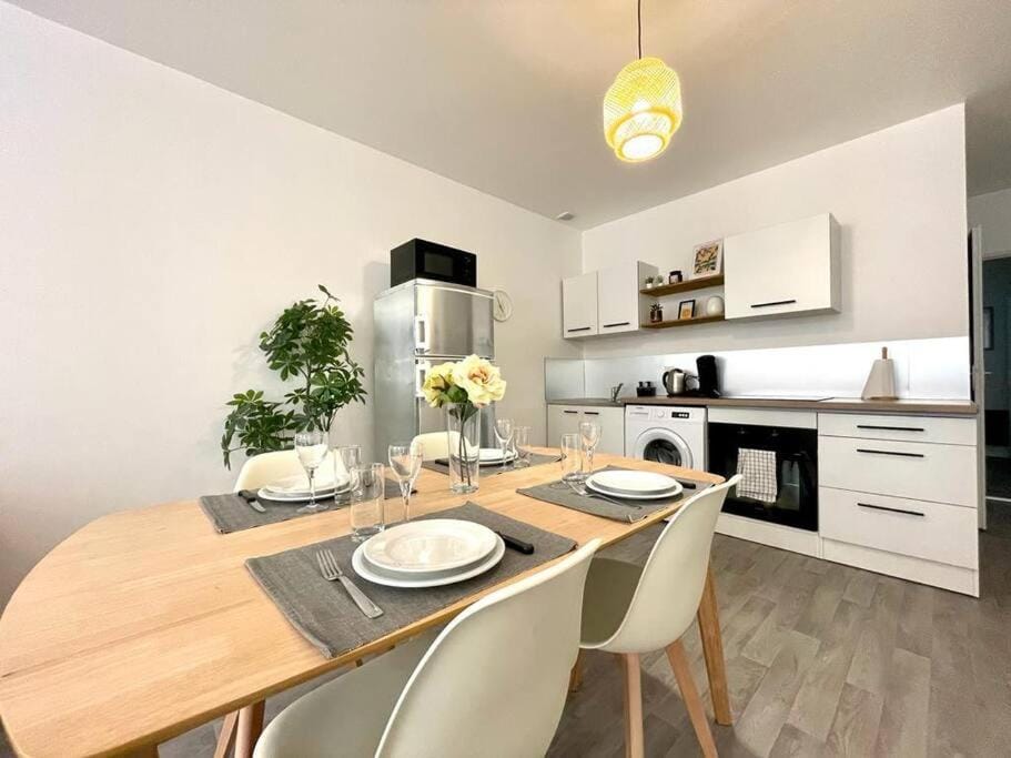 Kitchen or kitchenette, Dining area, minibar, pet friendly, stove
