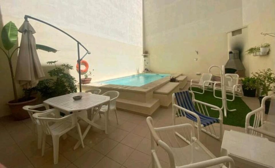 Swimming pool, Swimming pool