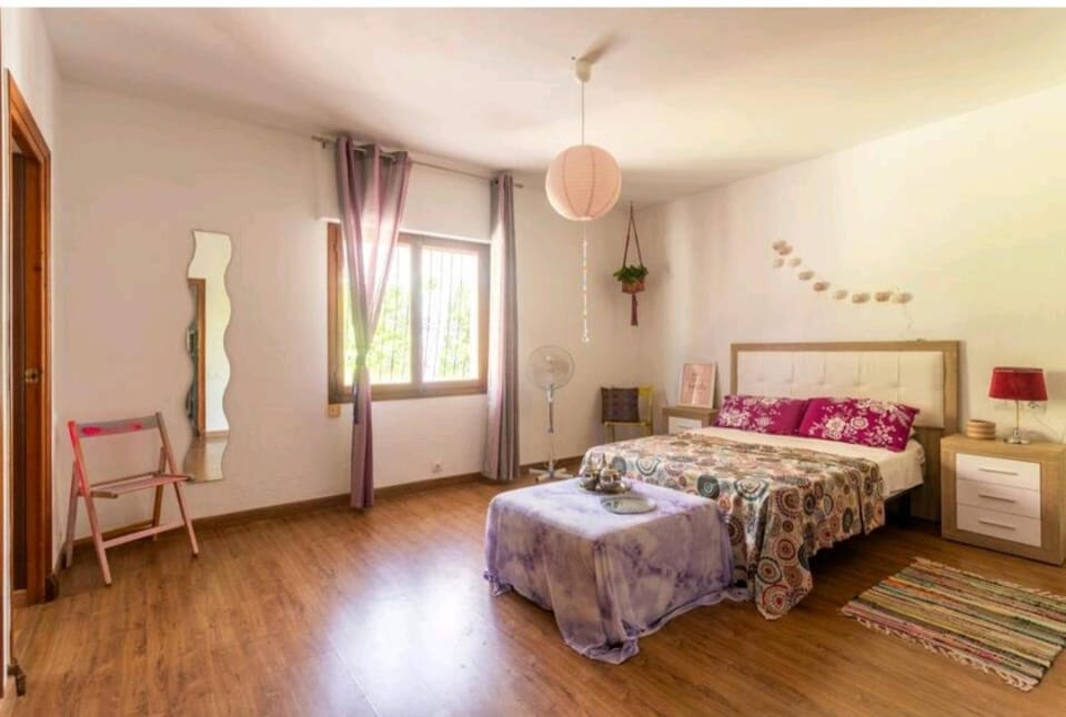 CMLove Purple Room Bed and Breakfast in Alacantí