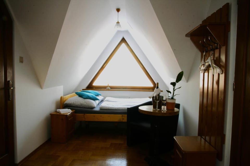 CHATA MANIOWY Wyspa Ciszy - Agroturystyka nad Zalewem Czorsztynskim, nieopodal Czorsztyna, Maniowych i Kluszkowcow Farm Stay in Lesser Poland Voivodeship