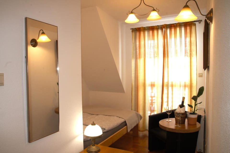 CHATA MANIOWY Wyspa Ciszy - Agroturystyka nad Zalewem Czorsztynskim, nieopodal Czorsztyna, Maniowych i Kluszkowcow Farm Stay in Lesser Poland Voivodeship