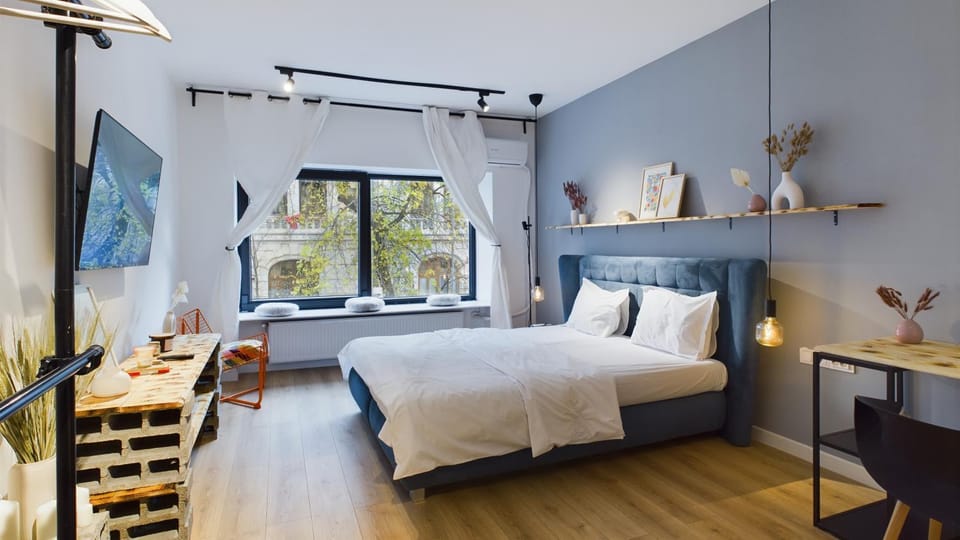 Photo of the whole room, Bedroom
