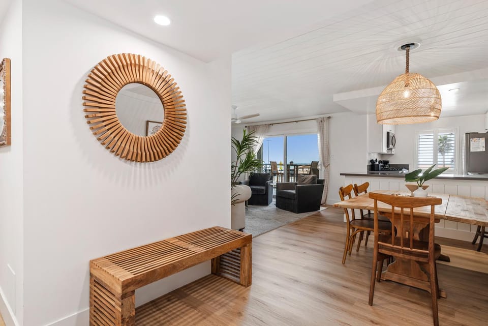 211A Freshly Renovated Steps from the Sand at the Beach Oceanside House in Oceanside