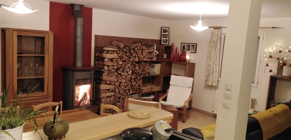 Seating area, Dining area, fireplace, fireplace