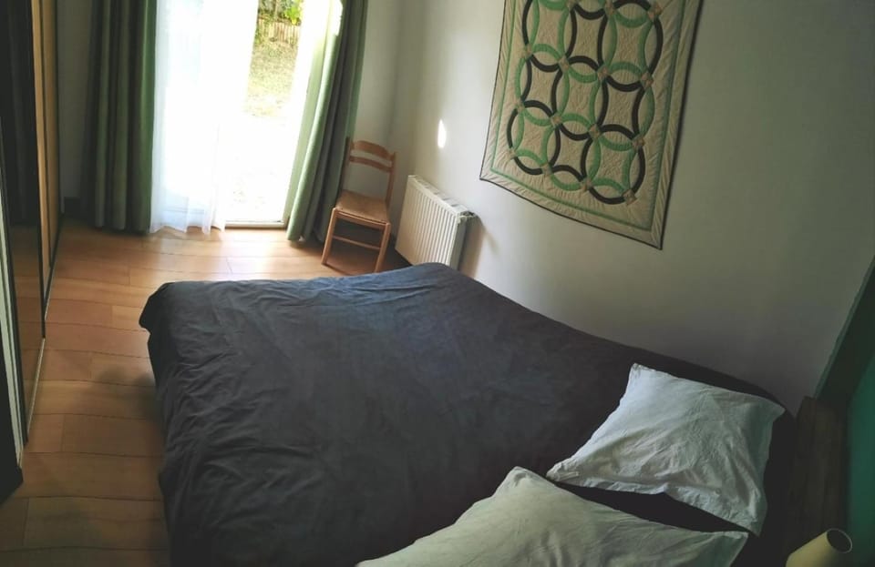 Bed, Bedroom, Garden view