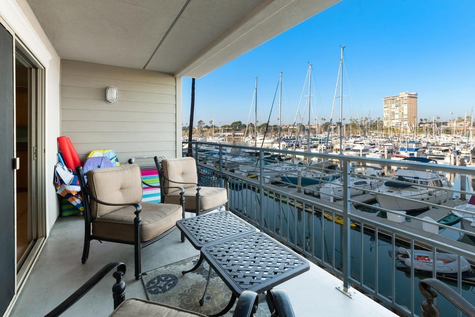 211B - Harbor, Seals, Birds, Night Lights, Steps to the Sand! House in Oceanside