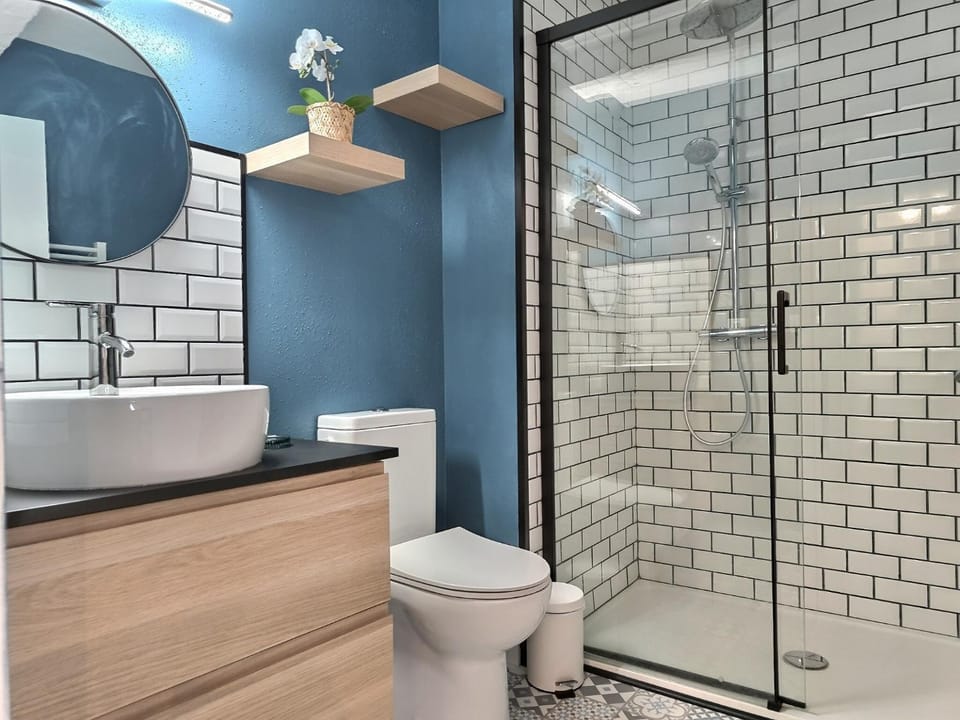 Shower, Toilet, Bathroom