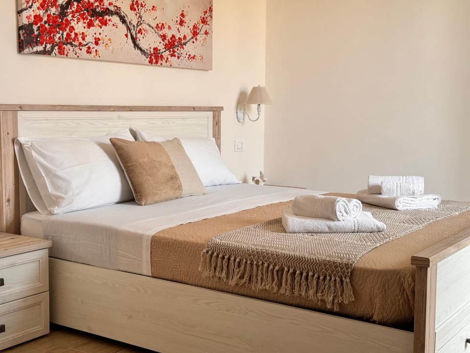 Bed, Bedroom, towels
