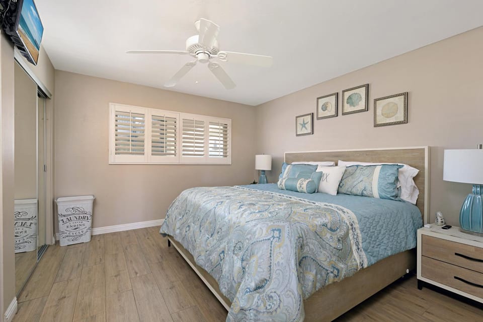 215A - Beautiful Sunsets, Beach View, Free Wifi House in Oceanside