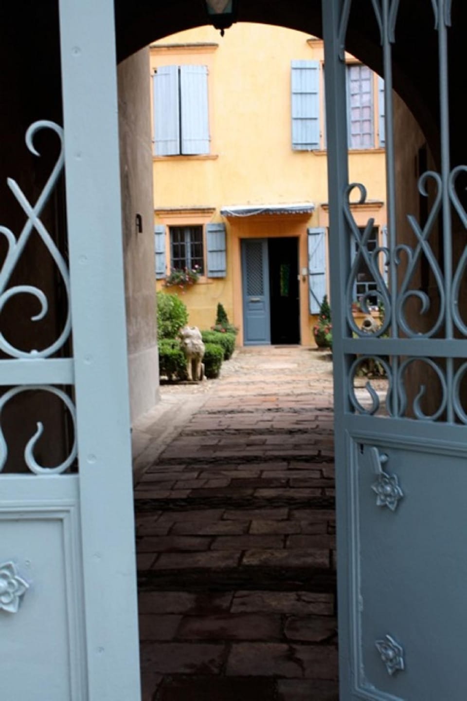 Facade/entrance
