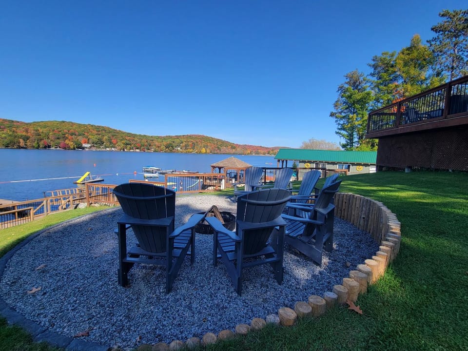 Seating area, Lake view, flat iron