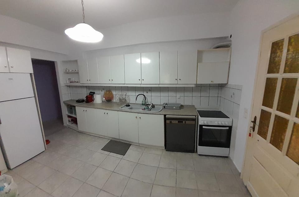 Kitchen or kitchenette, pet friendly