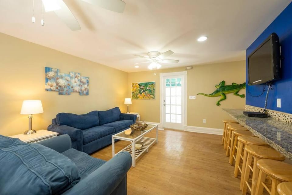 Just steps to Duval- Sleeps 10- Heated Pool House House in Key West