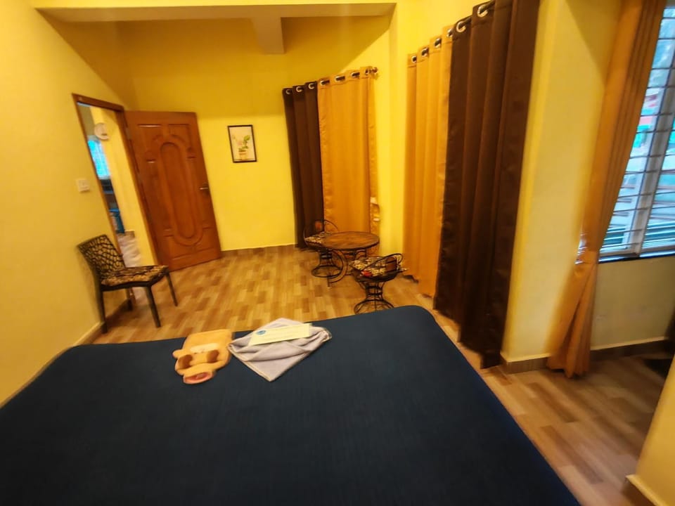 Bed, Bedroom, towels