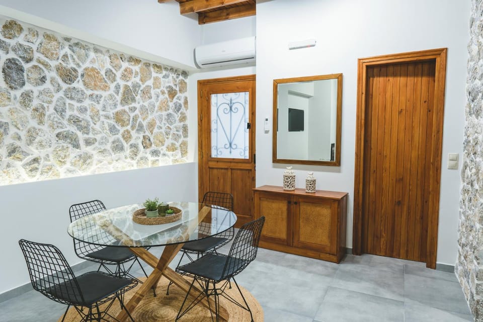 Seating area, Dining area