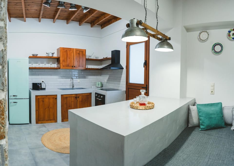 Kitchen or kitchenette, pet friendly, stove