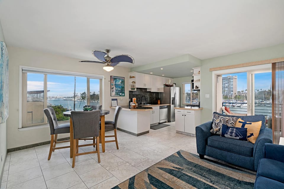 301B Ocean Harbor View - Top Floor Corner Unit House in Oceanside