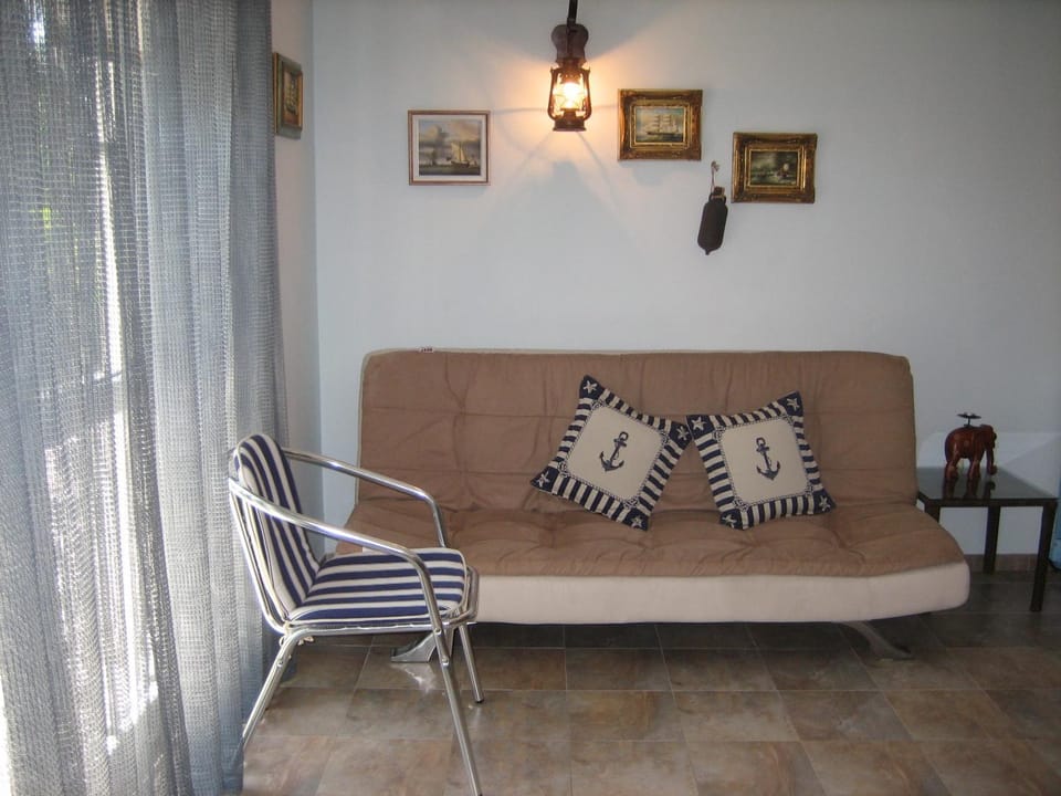 Bed, Decorative detail, Seating area