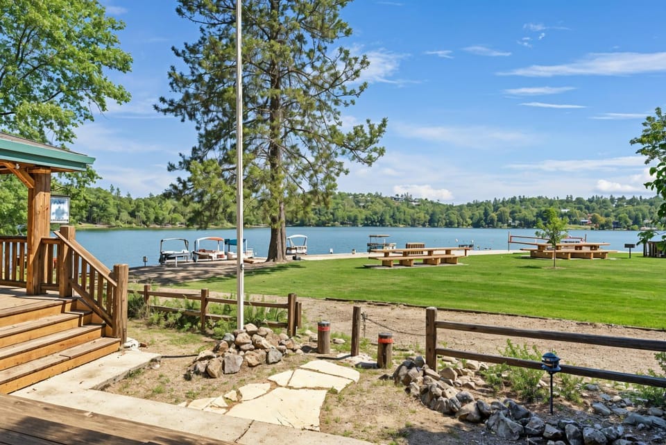 Marina Beach Lodge - Lakefront Home on Beach! home House in Groveland