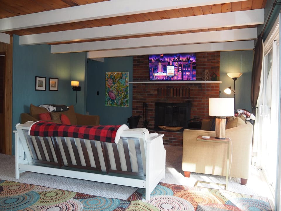 The Cub Hill Chalet - Private Lakefront with Spa! Chalet in Michigan