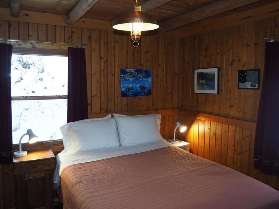 The Crystalaire Cabin - Charming and Relaxing! Cabin in Crystal Lake