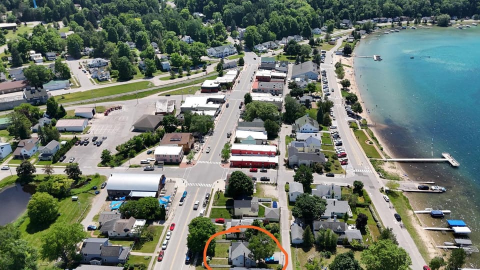 Centennial House - Great Location with Lakeview! House in Beulah