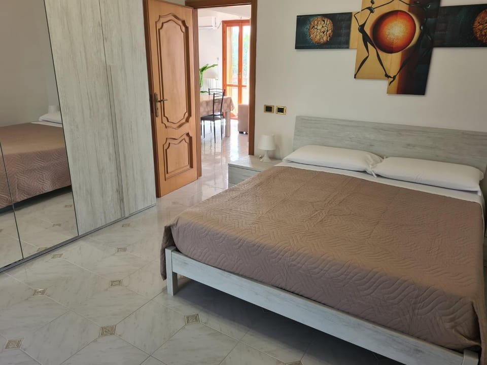 Bedroom, wardrobe