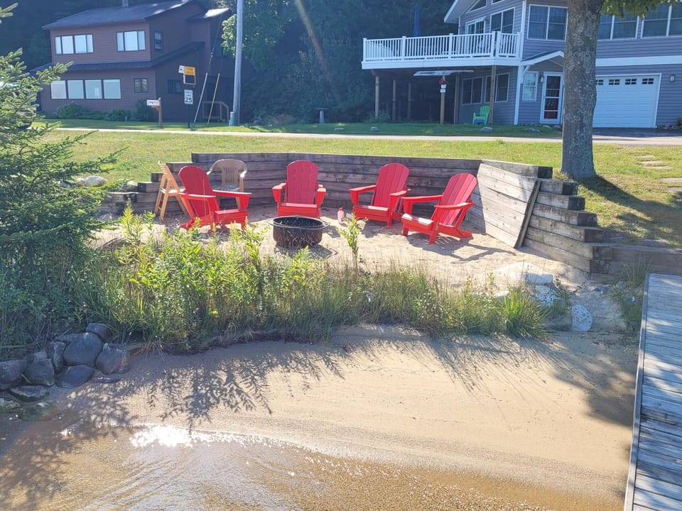 Trader Scott's - Lakefront and Gorgeous! House in Crystal Lake