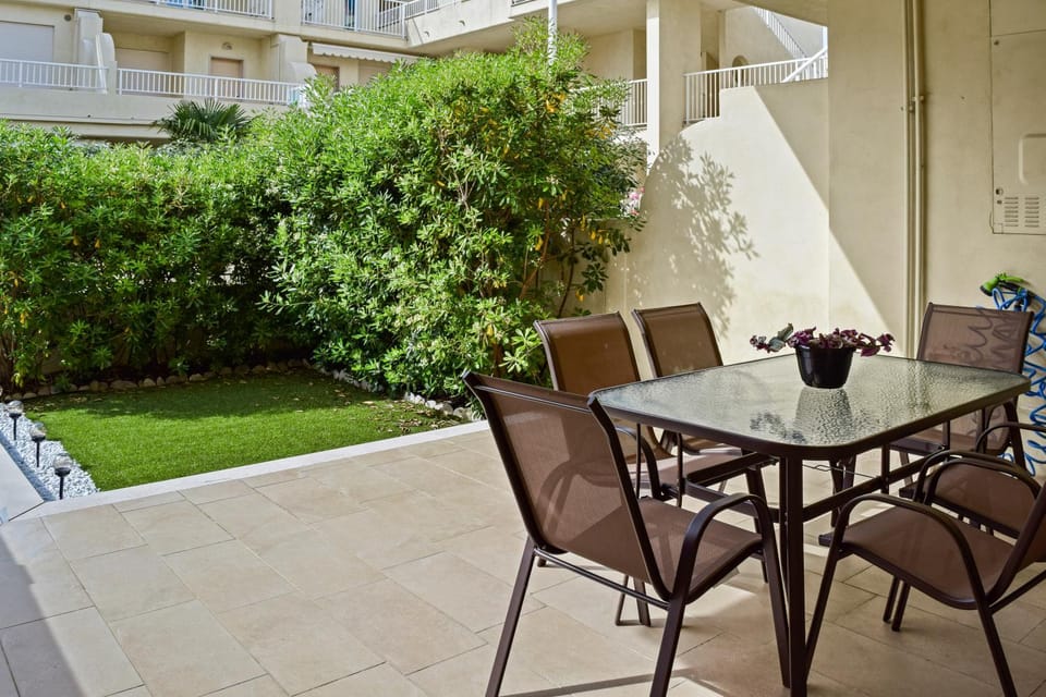 Patio, Garden, View (from property/room), Balcony/Terrace, Seating area, Dining area, Garden view