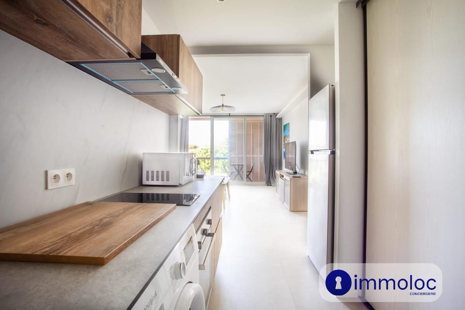 Air-conditioned studio 5 minutes from the beach and shops Apartment in Cagnes-sur-Mer