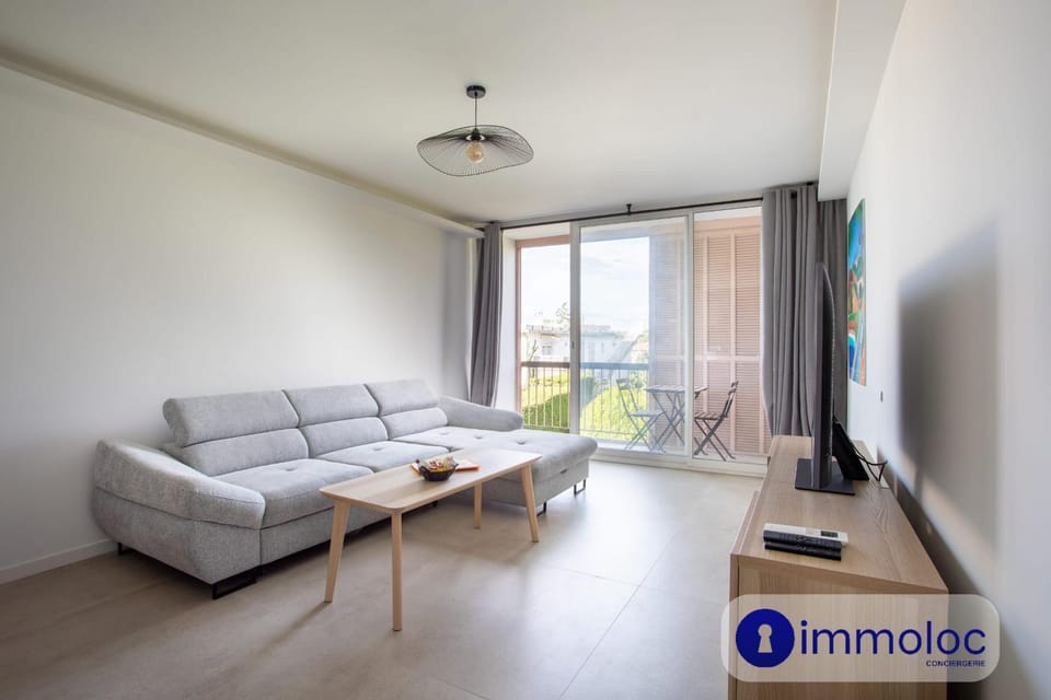 Air-conditioned studio 5 minutes from the beach and shops Apartment in Cagnes-sur-Mer