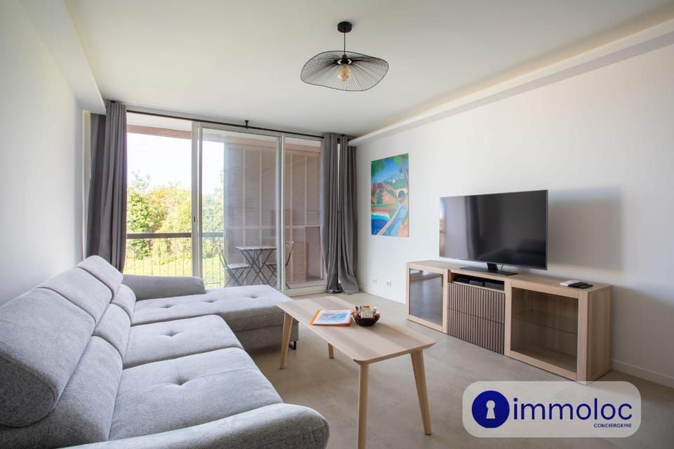 Air-conditioned studio 5 minutes from the beach and shops Apartment in Cagnes-sur-Mer
