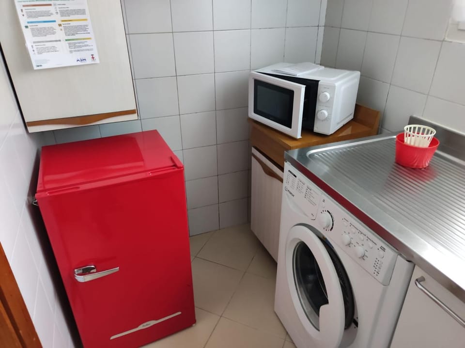 minibar, oven, washing machine