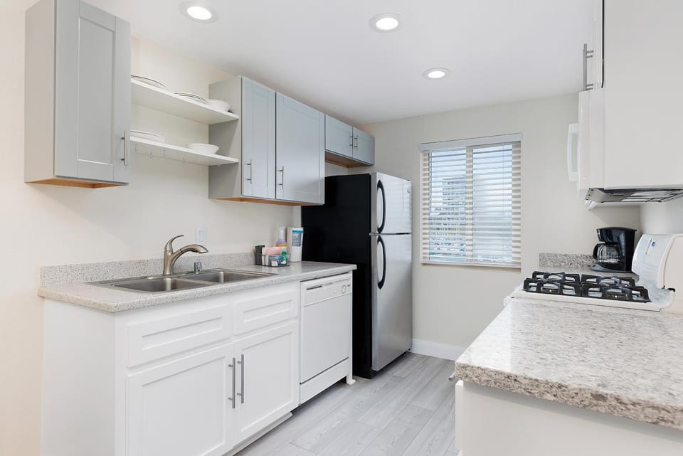 303B Perfect Location Beach Across the Street - Walk to Shops Dining - Harbor Views House in Oceanside