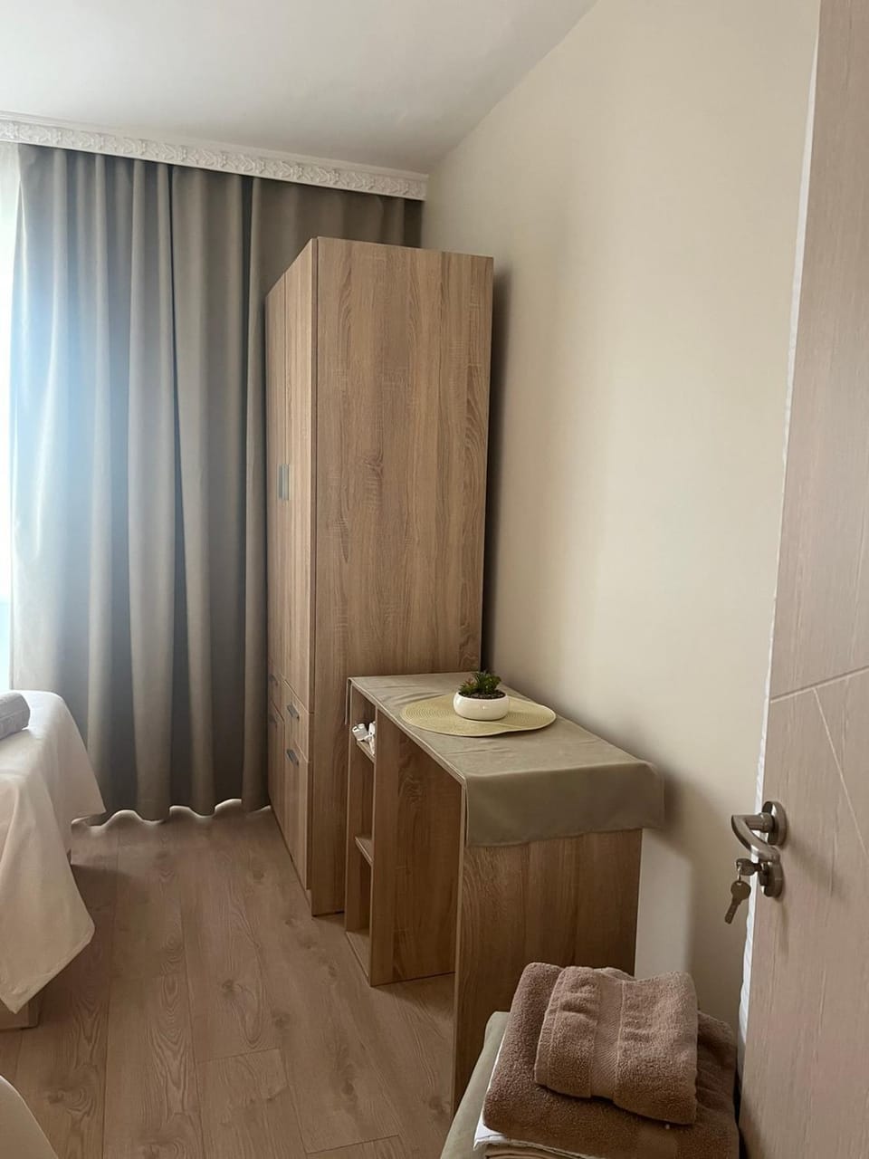 Photo of the whole room, Bedroom, hair dresser, wardrobe