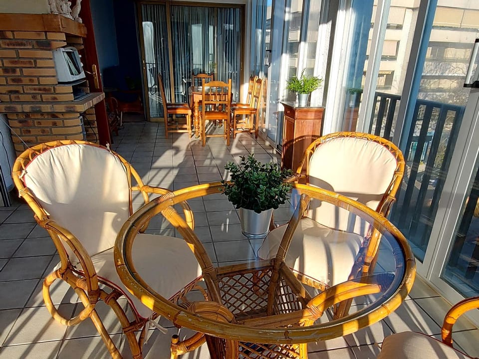 Day, Balcony/Terrace, Seating area, Dining area