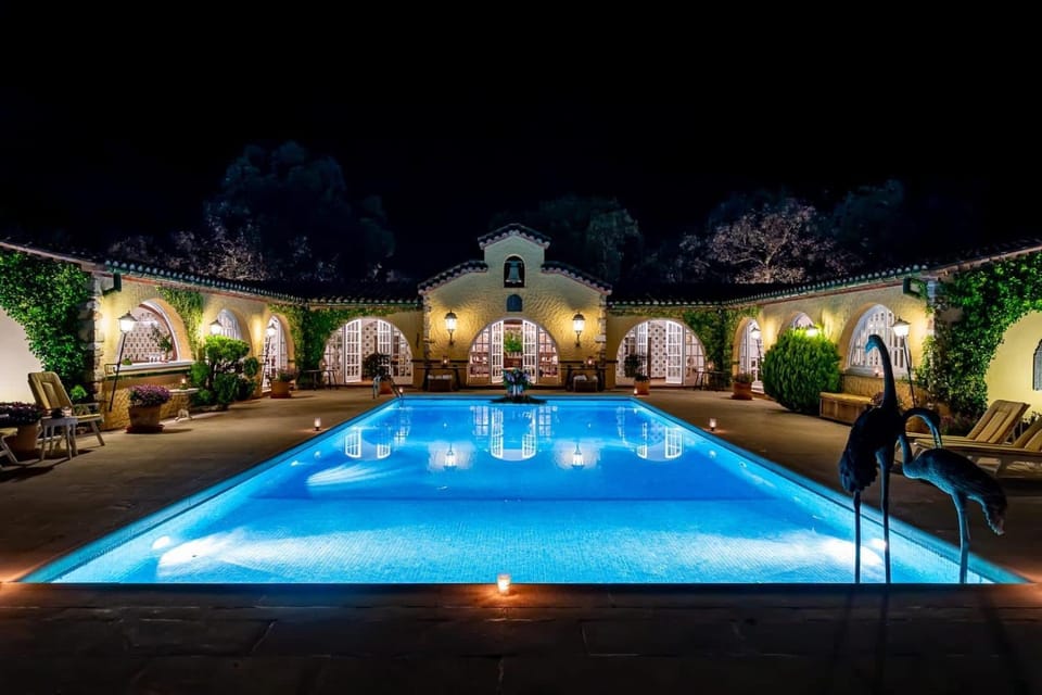Property building, Swimming pool