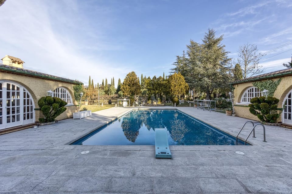Property building, Swimming pool