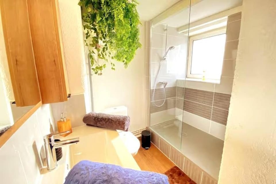 Bathroom, Bath, towels