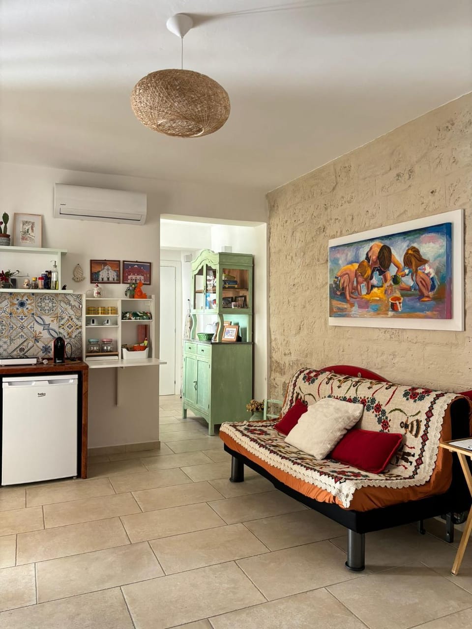 Kitchen or kitchenette, Living room, Breakfast, Breakfast, microwave, minibar, stove, toaster, air conditioner, air conditioner
