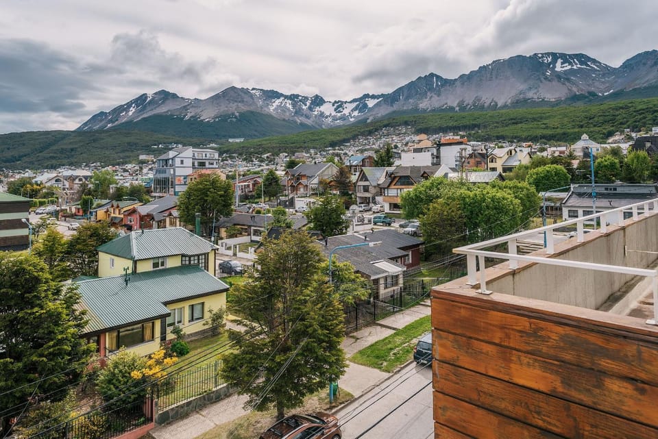 Property building, Nearby landmark, Day, Neighbourhood, Natural landscape, Bird's eye view, View (from property/room), Balcony/Terrace, City view, Mountain view, Street view