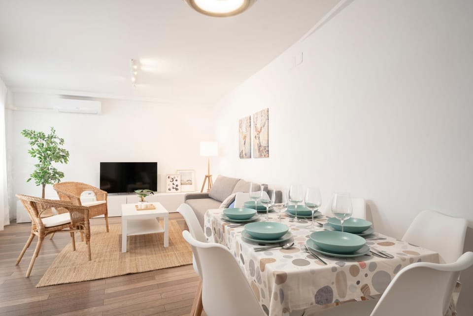 TV and multimedia, Living room, Dining area, air conditioner
